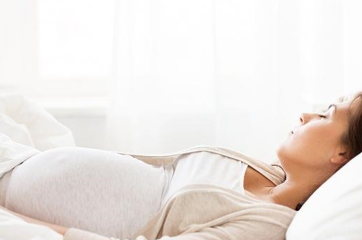 孕妇平躺睡觉胎儿会缺氧？