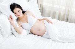盘点孕中期4种睡姿，哪一种正确又健康